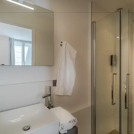 La Marine, Vieux Port 2*