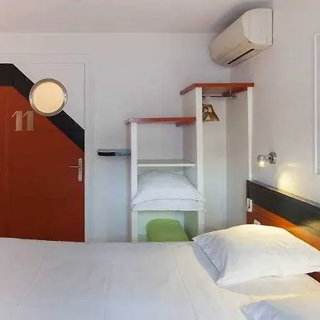 La Marine, Vieux Port