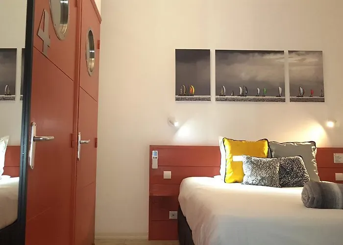 La Marine, Vieux Port Hotel 2*