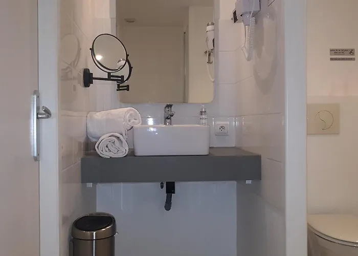 La Marine, Vieux Port Hotel 2*