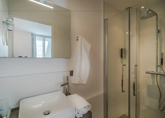 La Marine, Vieux Port 2*