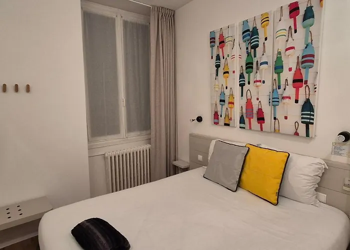 La Marine, Vieux Port 2*