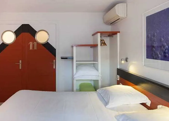 La Marine, Vieux Port