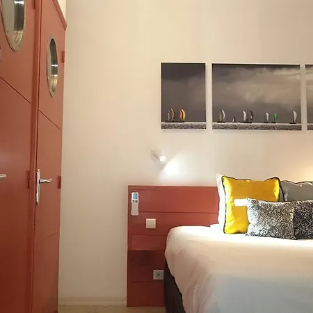 La Marine, Vieux Port Hotel 2*