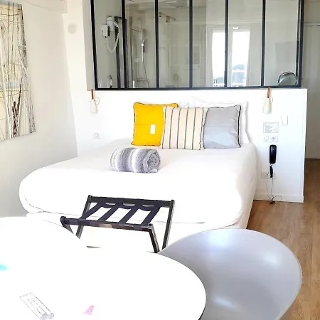 La Marine, Vieux Port Hotel 2*