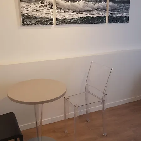 La Marine, Vieux Port 2*