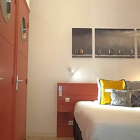La Marine, Vieux Port Hotel 2*