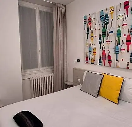 La Marine, Vieux Port Hotel 2*