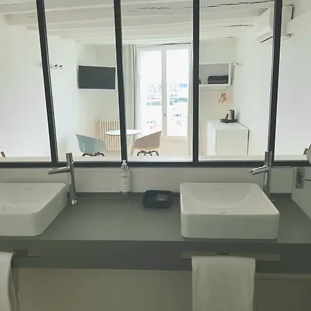 La Marine, Vieux Port 酒店 拉罗歇尔