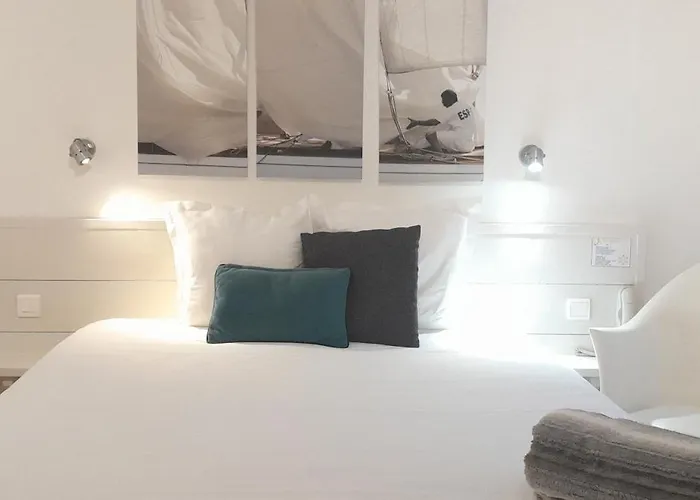 La Marine, Vieux Port 2*