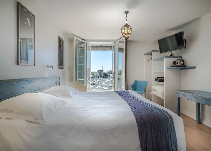 La Marine, Vieux Port Hotel 2*