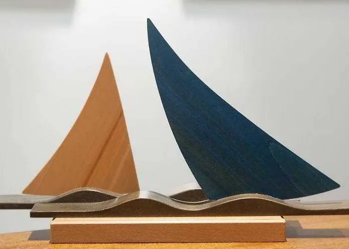 La Marine, Vieux Port 2*